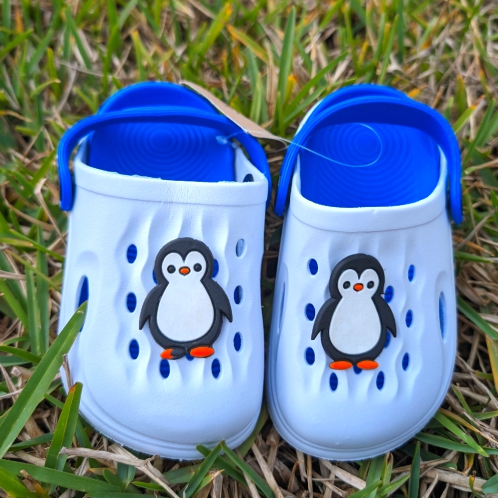 NWT Kids Clogs in sizes 12M to 3/4, Durable and Long-lasting, cute penguin charm